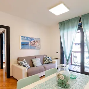 Dock Of The Bay Genova, Stylish In The Heart Of With Air Conditioning, Private Free Garage, Harbour View Apartment Genua